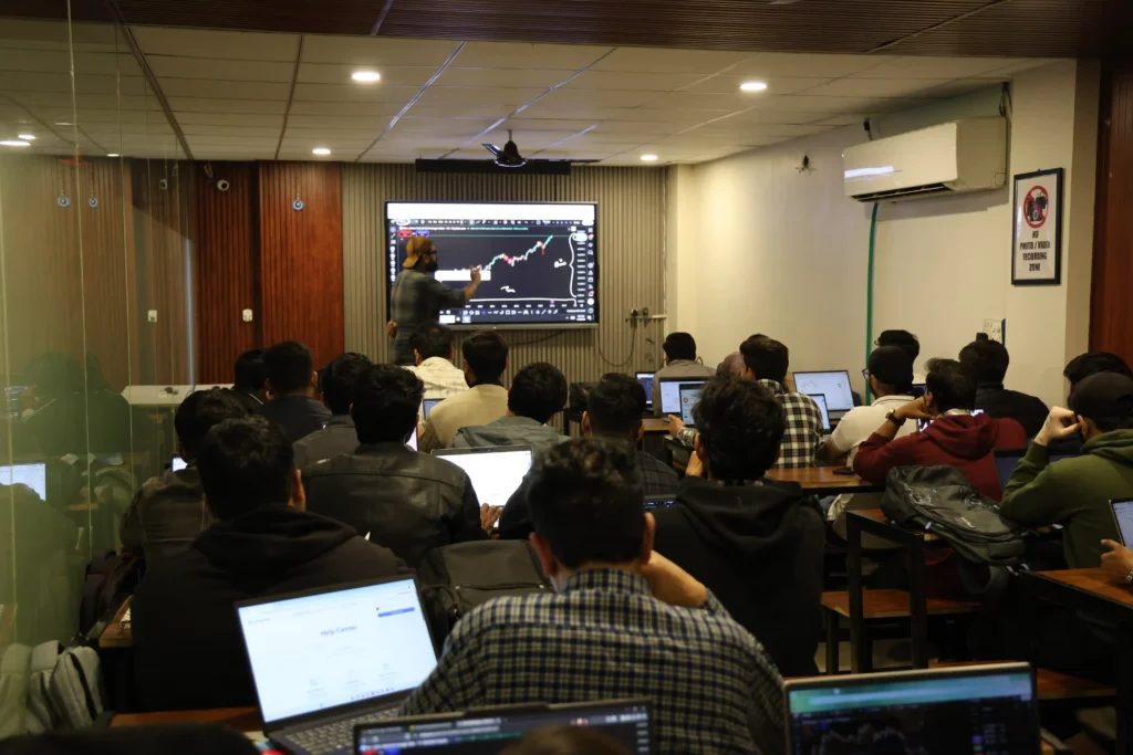 COT Report Explained | How Smart Money Impacts Forex Markets 2026