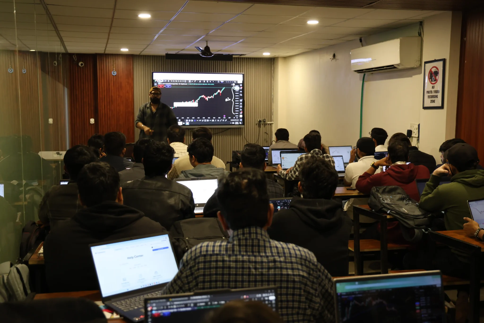 Best Forex Trading Institute in Shajapur: Protect Every Trade With a Stop-Loss